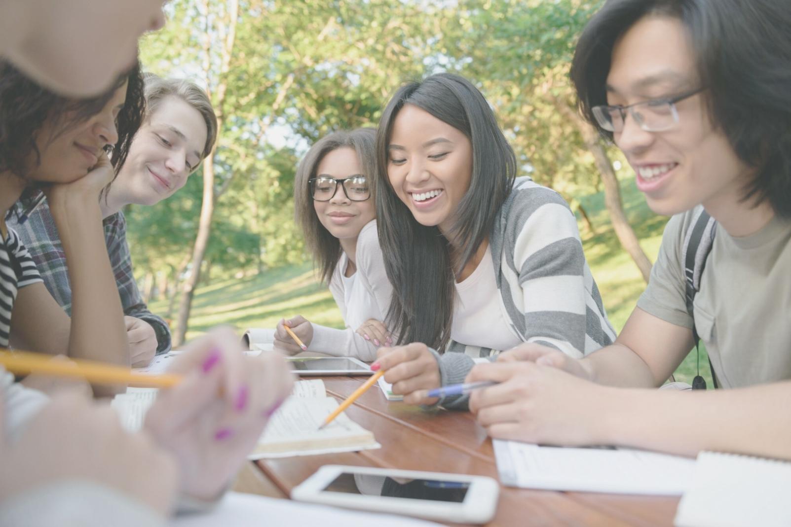 Planification financière avec calendrier et objectifs